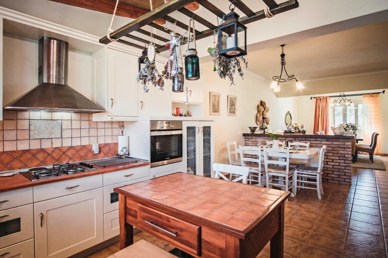 Birdsing Cottage Dassia  Esterno foto