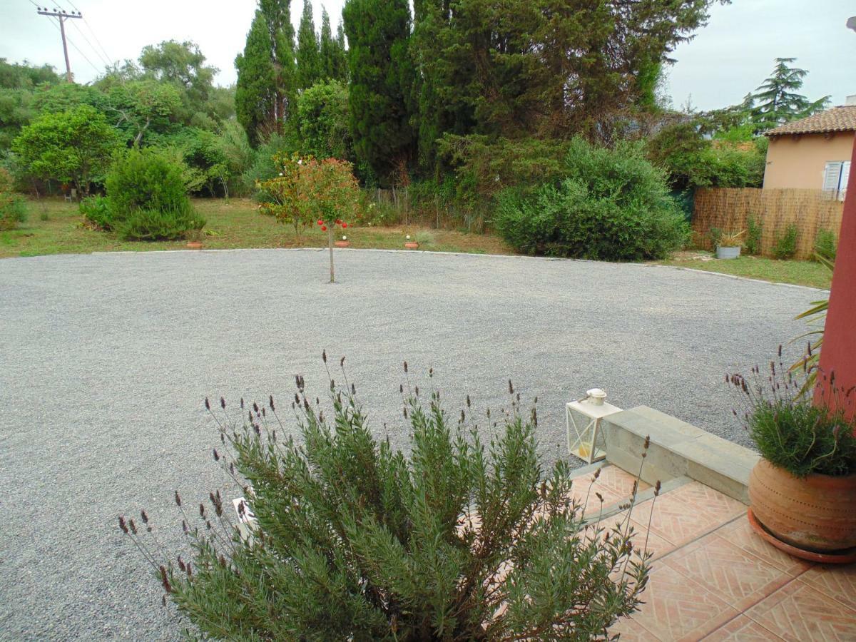 Birdsing Cottage Dassia  Esterno foto